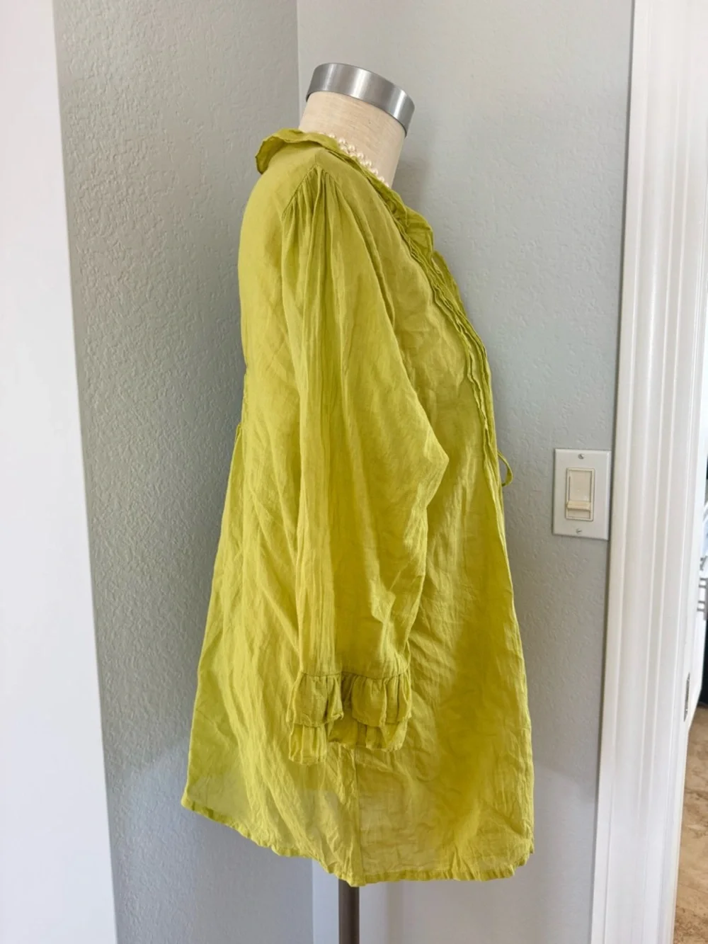 100% Cotton Ruffle Collar Lightweight Shrug - Picture 2 of 8